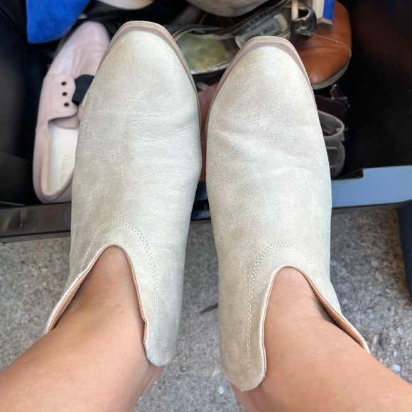 Qupid Pointy Toe Plunging Block Heel Booties Mule Slid Ons - Picture 9 of 13